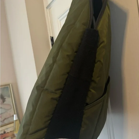 Men's RefrigiWear Vintage Olive Green Quilted Puffer Vest - Picture 5 of 6